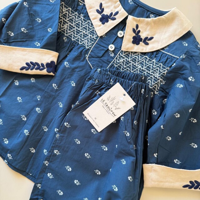 Conjunto de tela Liviana Bordado con Pantalón Conjunto de tela Liviana Bordado con Pantalón