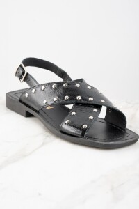 Sandalia Tachas Cuero Negro