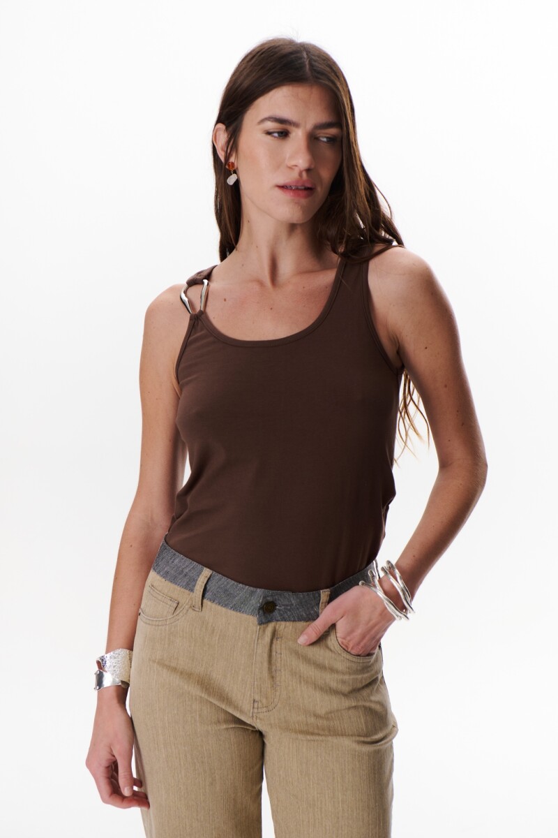 MUSCULOSA METAL MARRON