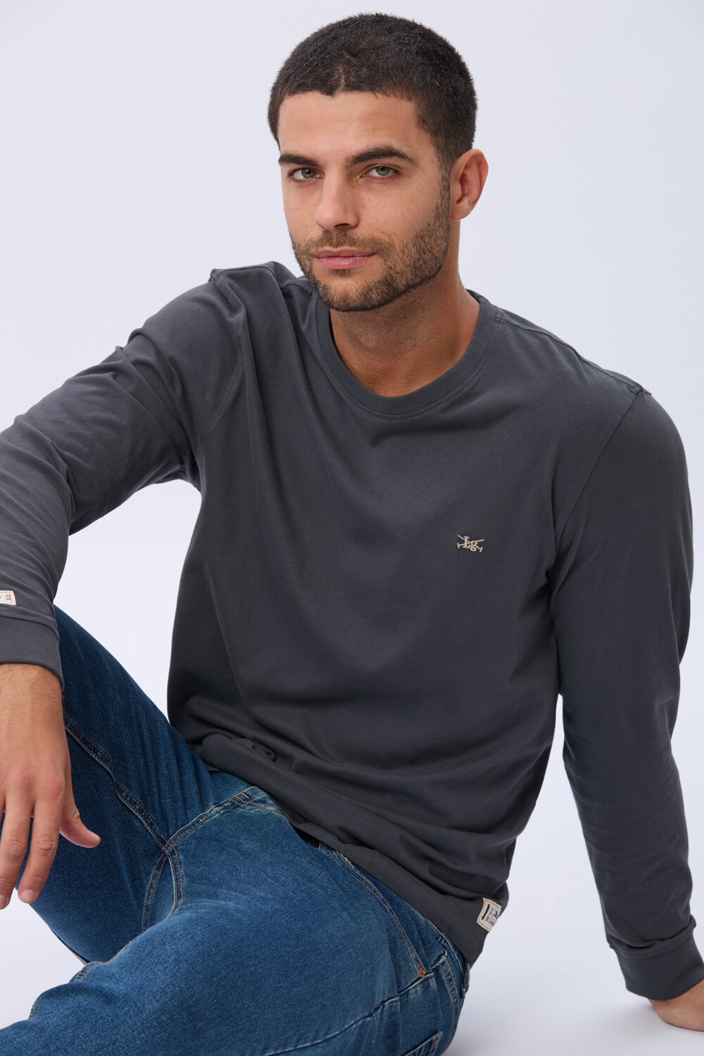 REMERA LISA DE ALGODÓN Gris Oscuro