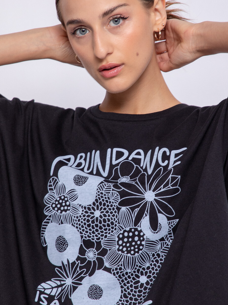 REMERA ABUNDANCE Negro