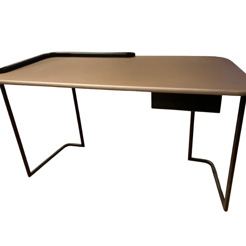 ESCRITORIO 1 CAJON TAPA MADERA CHOCOLATE SUAVE PATAS EN HIERRO LAQUEADAS EN NEGRO ESCRITORIO 1 CAJON TAPA MADERA CHOCOLATE SUAVE PATAS EN HIERRO LAQUEADAS EN NEGRO