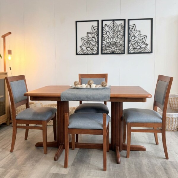 Comedor Pata de Gallo con 4 sillas Romanas Comedor Pata de Gallo con 4 sillas Romanas