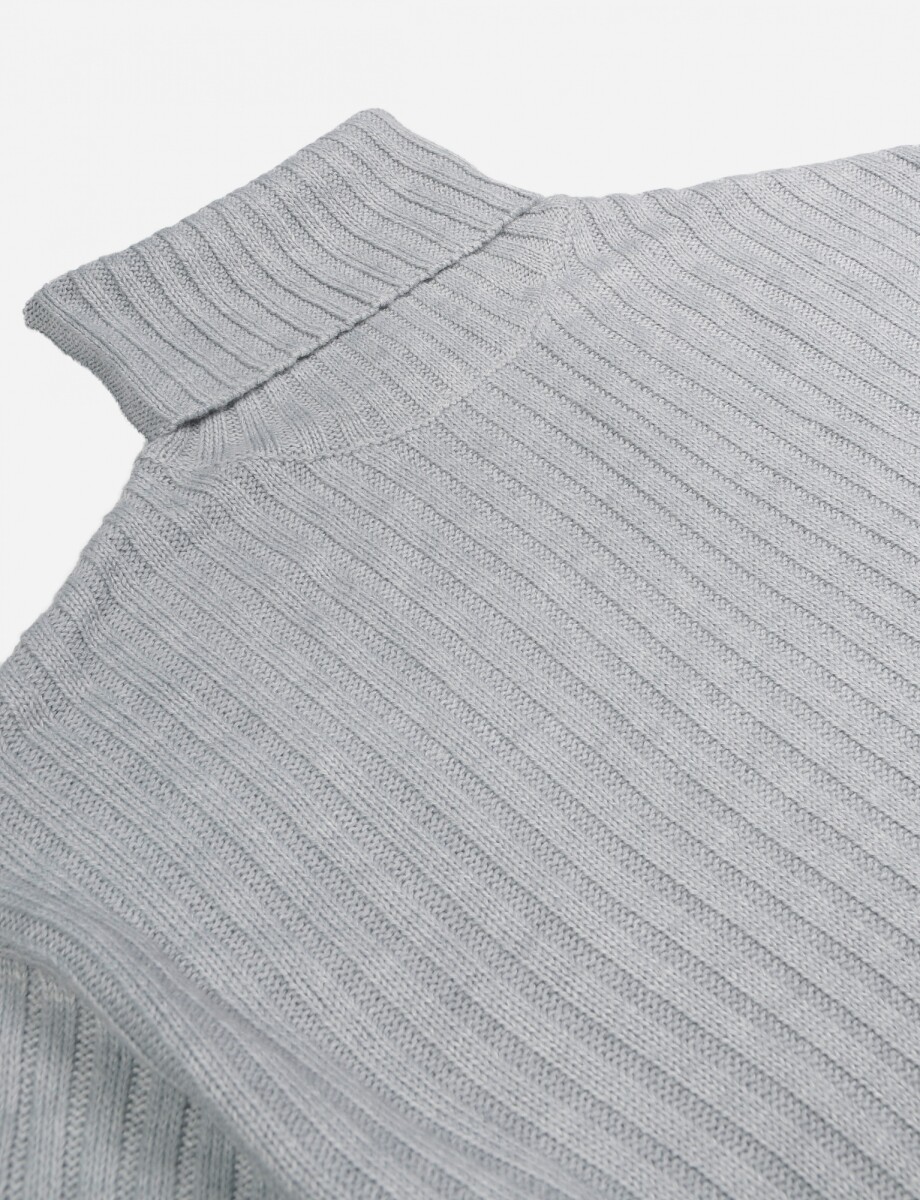 Sweater cuello alto - gris 