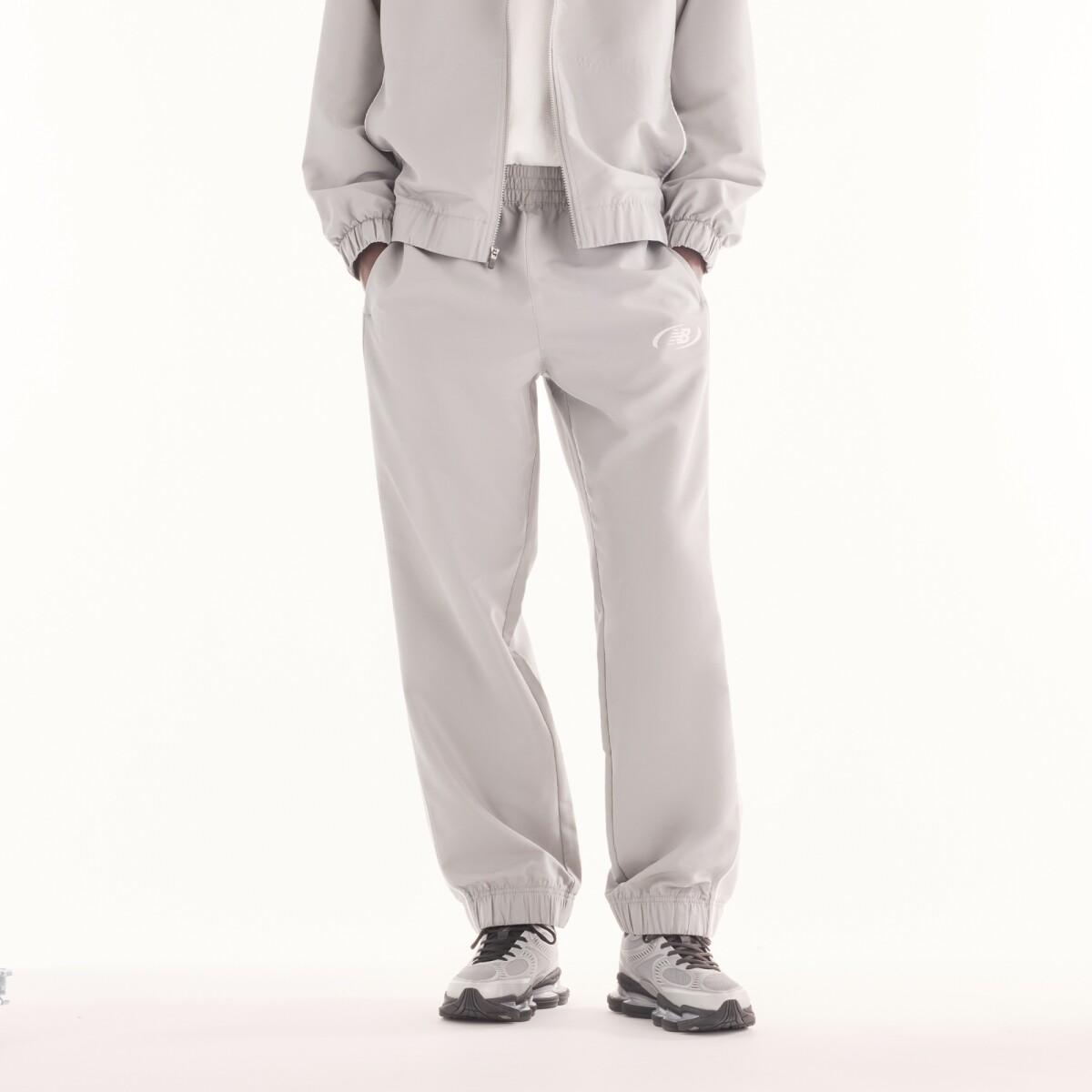 Pantalón New Balance de Hombre - Trackside - MB62A8LTYST - GREY 