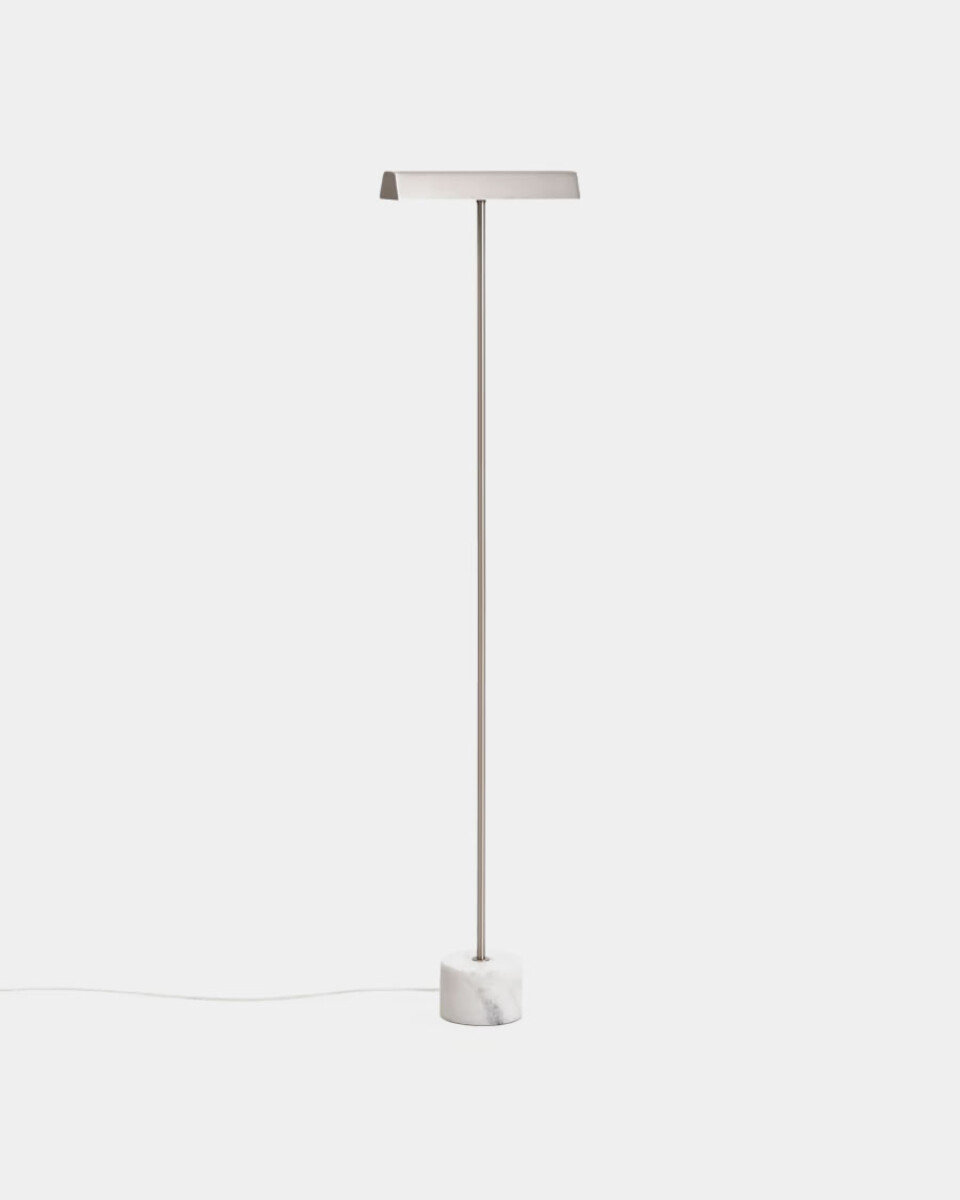 Lámpara de pie Lynor de acero cepillado - con base de mármol blanco 