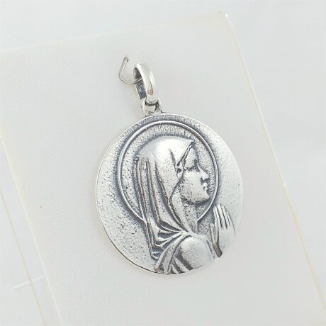 Medalla religiosa Virgen niña de plata 925 cunero. Medalla religiosa Virgen niña de plata 925 cunero.