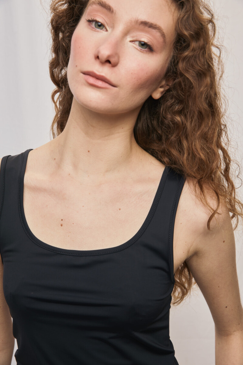 REMERA MISTIC Negro