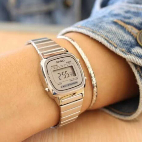 Reloj Digital para Mujer Casio LA670WA Resistente al Agua Gris