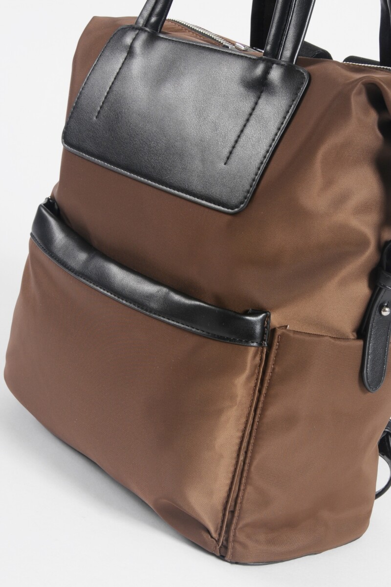 Mochila de tela con cuero vegano marrón