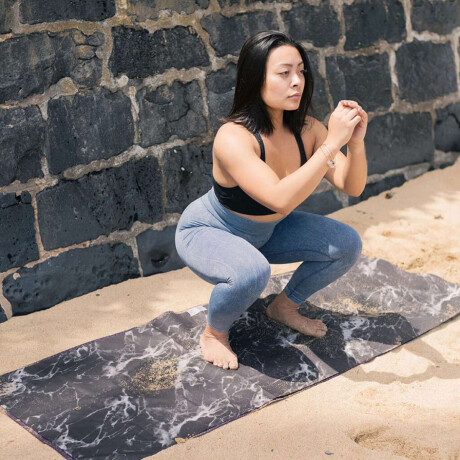 Toalla Leus Black Marble Yoga Estampado