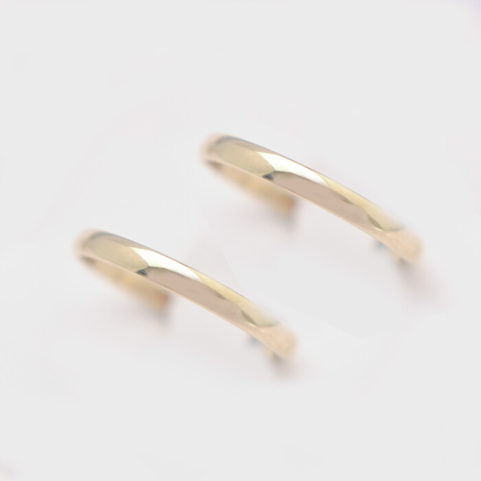 Par de Alianzas y Cintillo en Oro 9 Kilates 2.5mm Finas Par de Alianzas y Cintillo en Oro 9 Kilates 2.5mm Finas