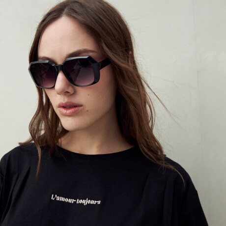 REMERA LIATRA Negro
