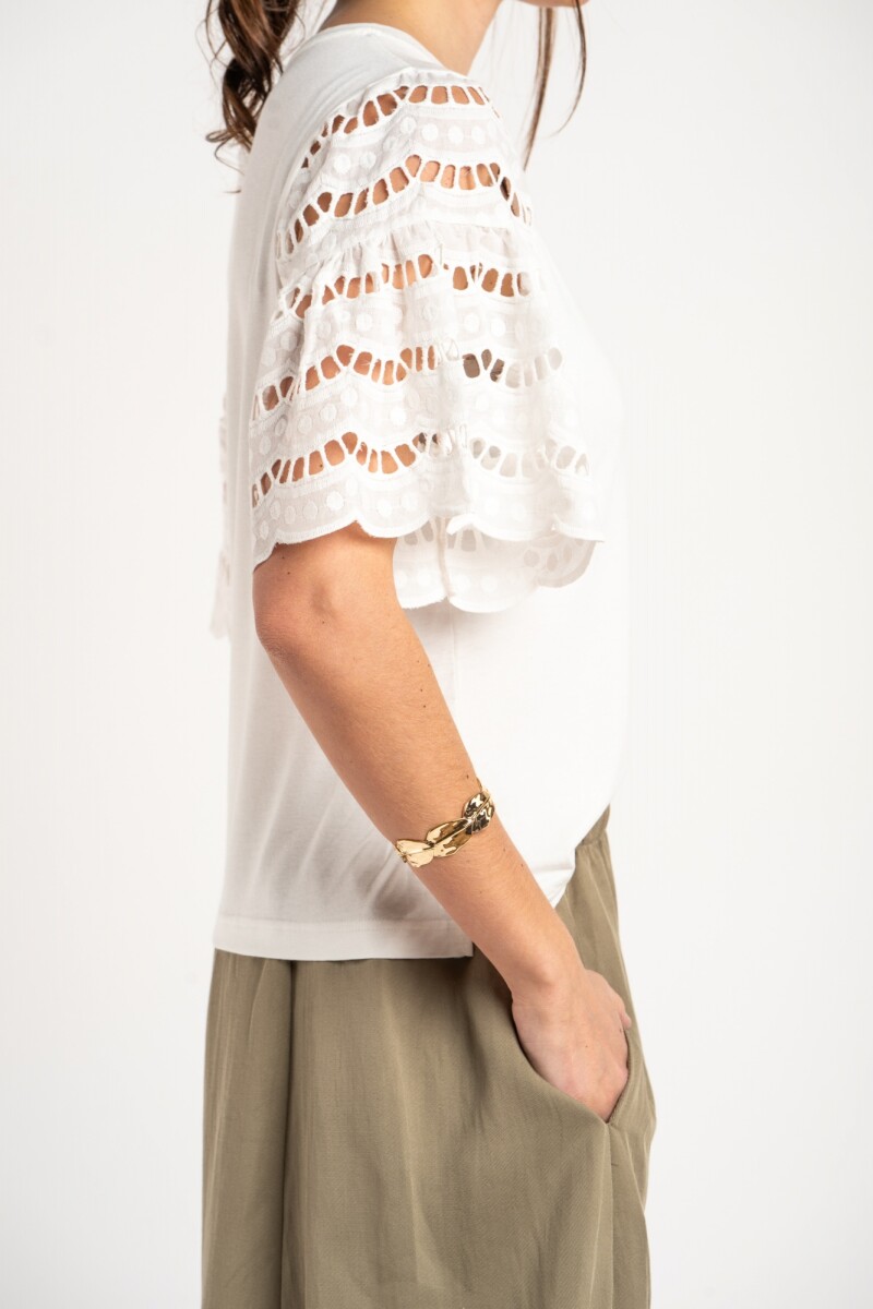 Remera Con Mangas De Encaje Nácar