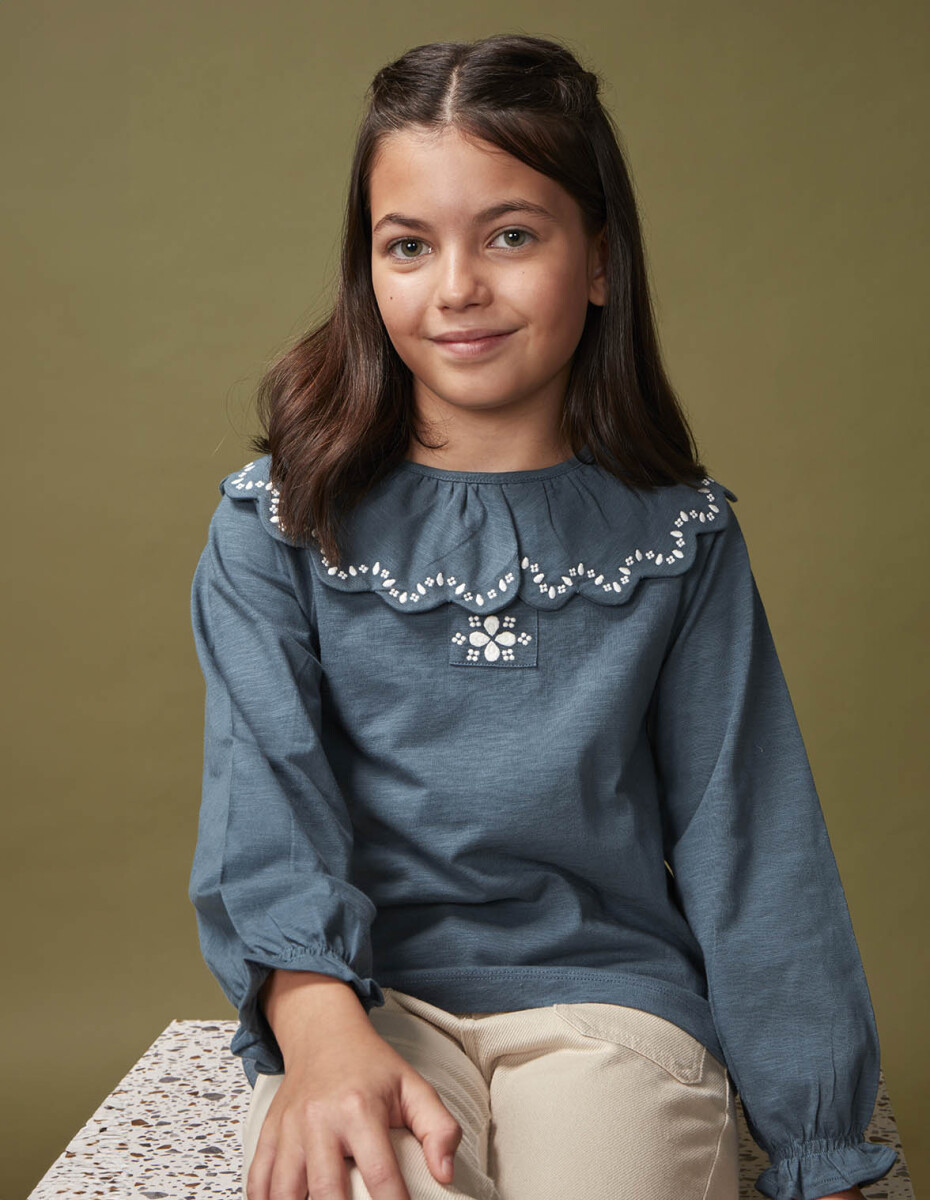 Camiseta Con Bordado - Petroleo 