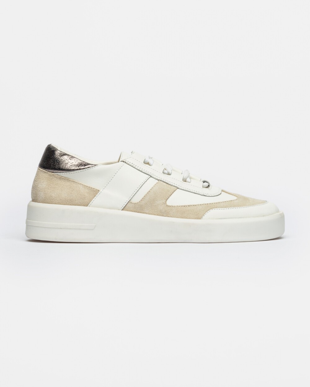 Sneaker Byron En Cuero Liso Natural