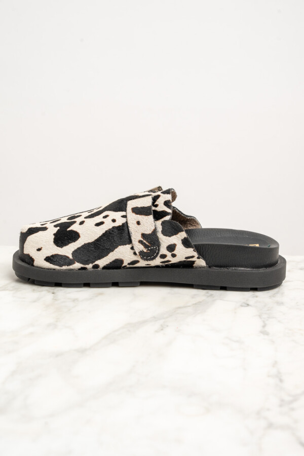 Zueco Cuero Vaca Negro