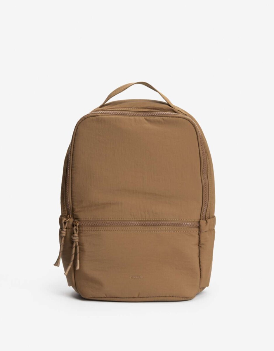 Mochila Con Bolsillo Delantero Y Laterales - Marron beige 