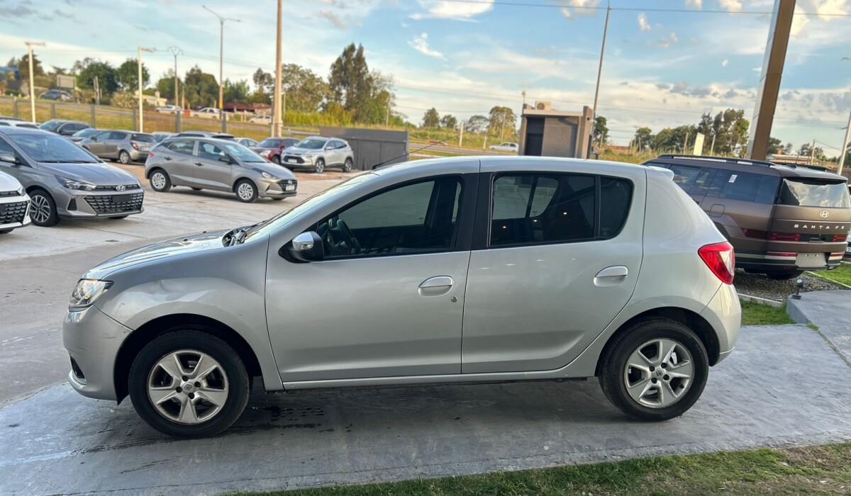 Renault Sandero Privilege 1.6 2018 Renault Sandero Privilege 1.6 2018