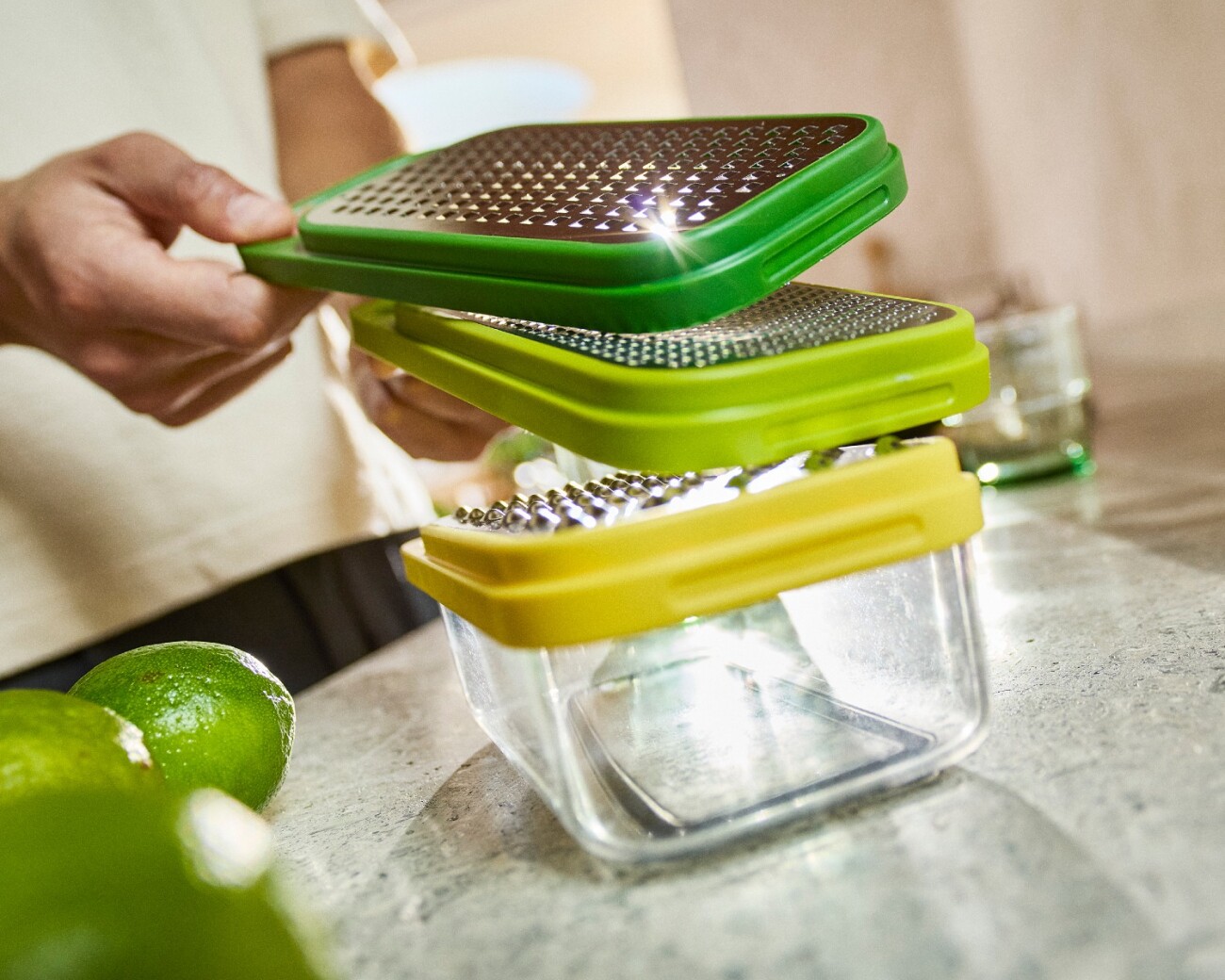 Set de 3 Ralladores con Recipiente Joseph Joseph Multi-Grate & Store™- PREVENTA Set de 3 Ralladores con Recipiente Joseph Joseph Multi-Grate & Store™- PREVENTA