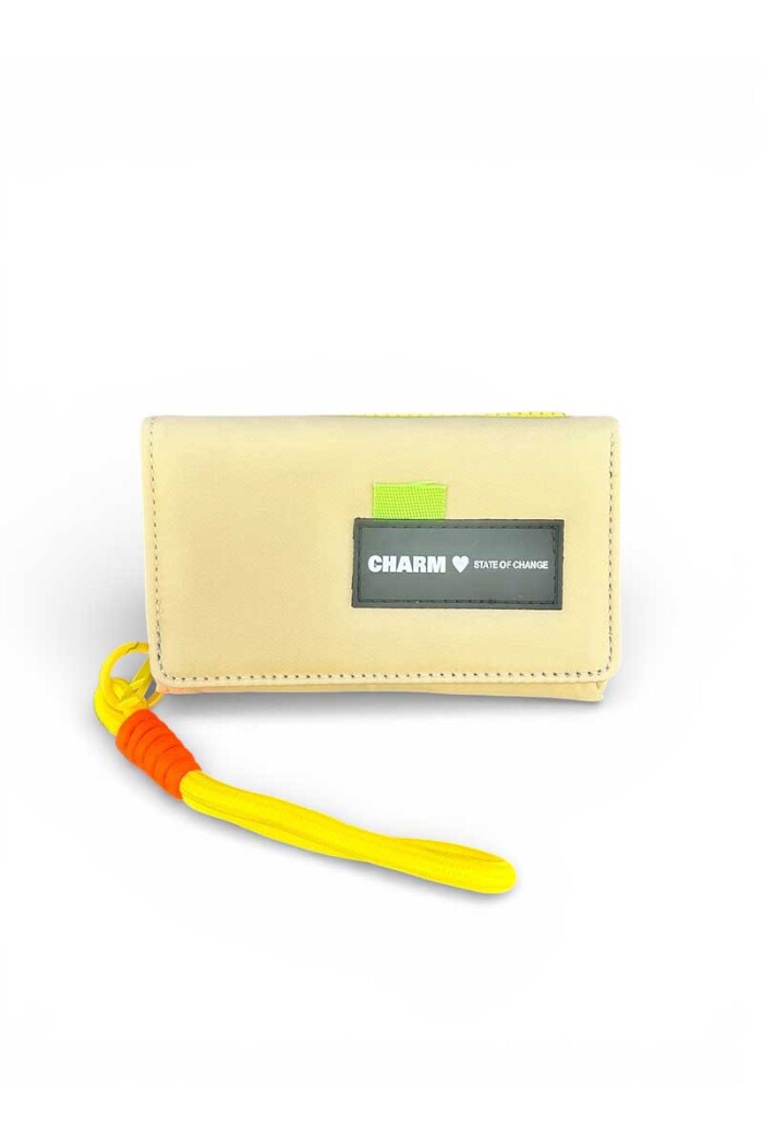 BILLETERA CHARM Amarillo