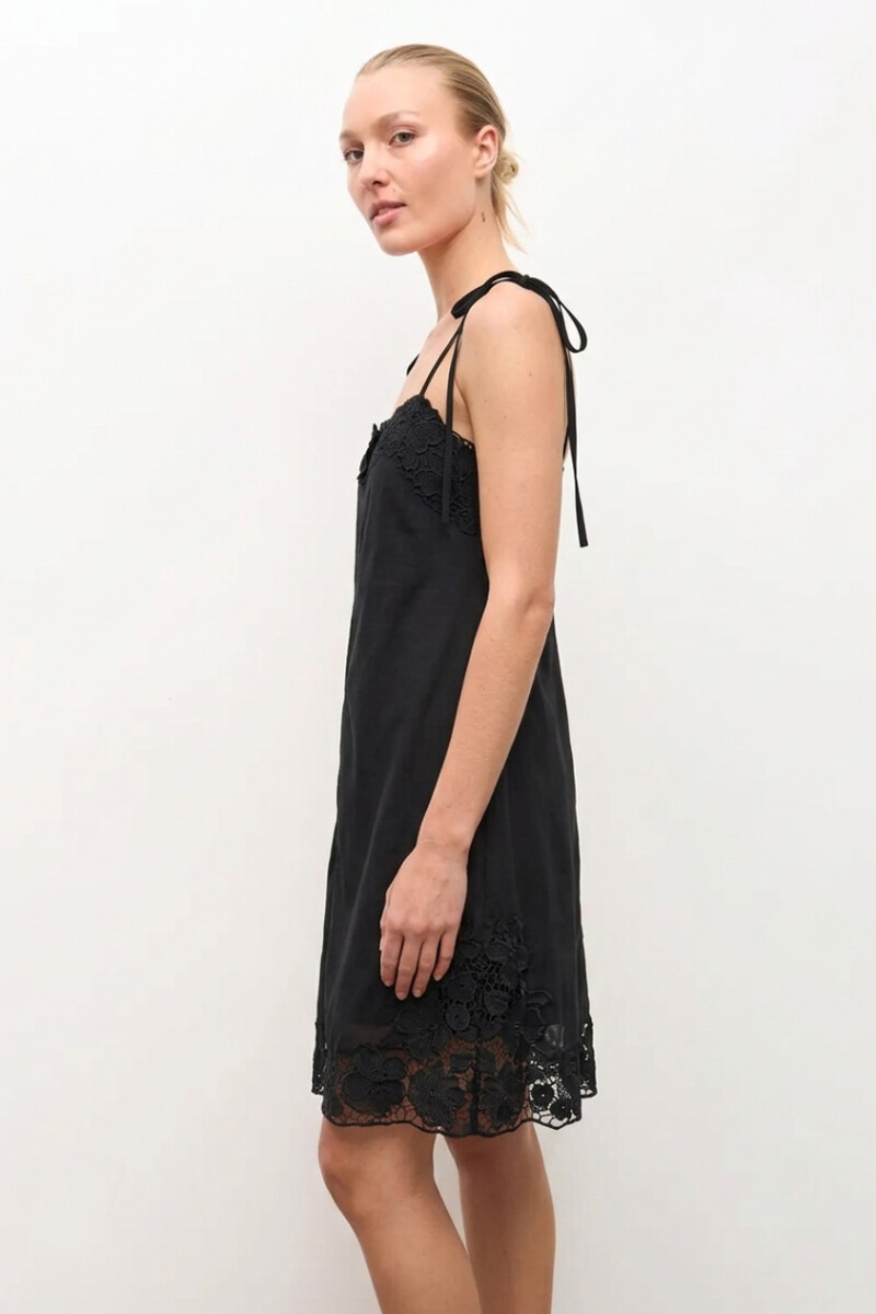 Vestido con encaje negro