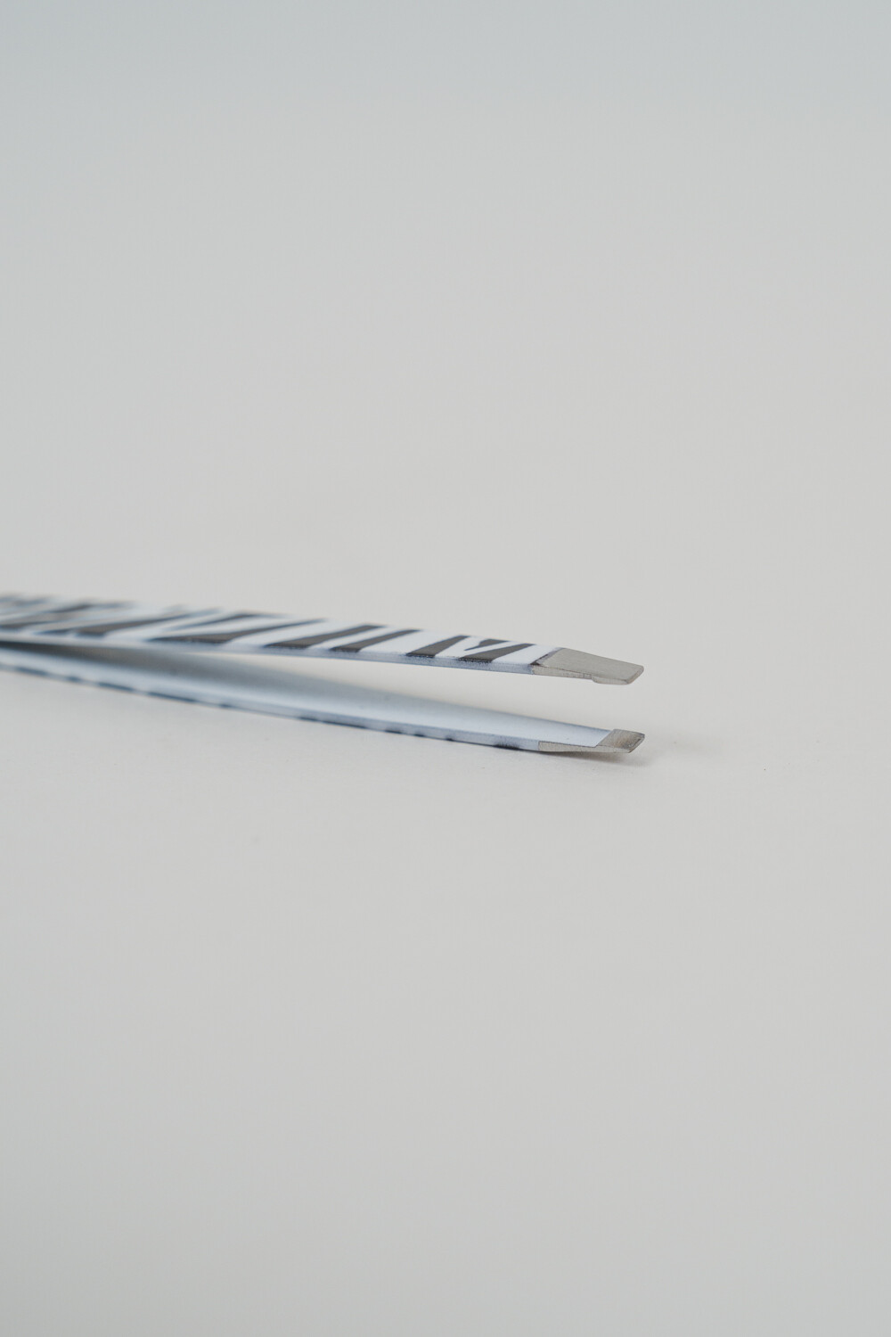 Pinza De Cejas Bati Estampado 2