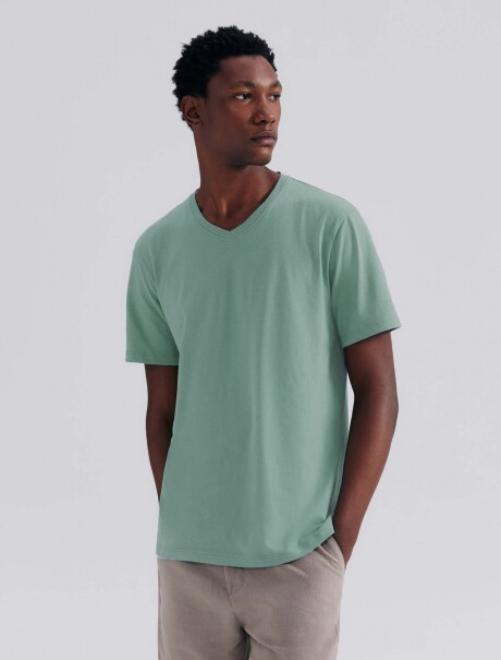 CAMISETA BÁSICA MANGA CORTA CUELLO EN V VERDE CLARO