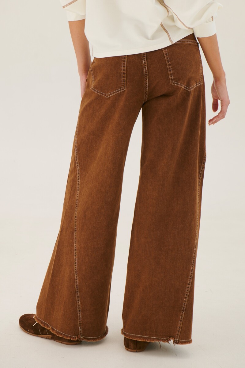 JEAN REBEL COLOR CARAMELO