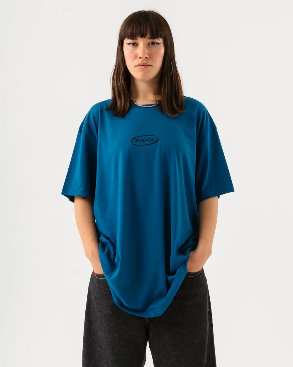 REMERA AZUL LOGO METALICO 