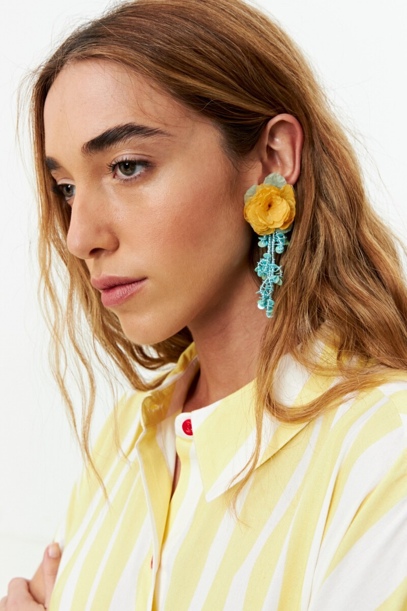 Caravanas flor largas mostacillas - celeste 