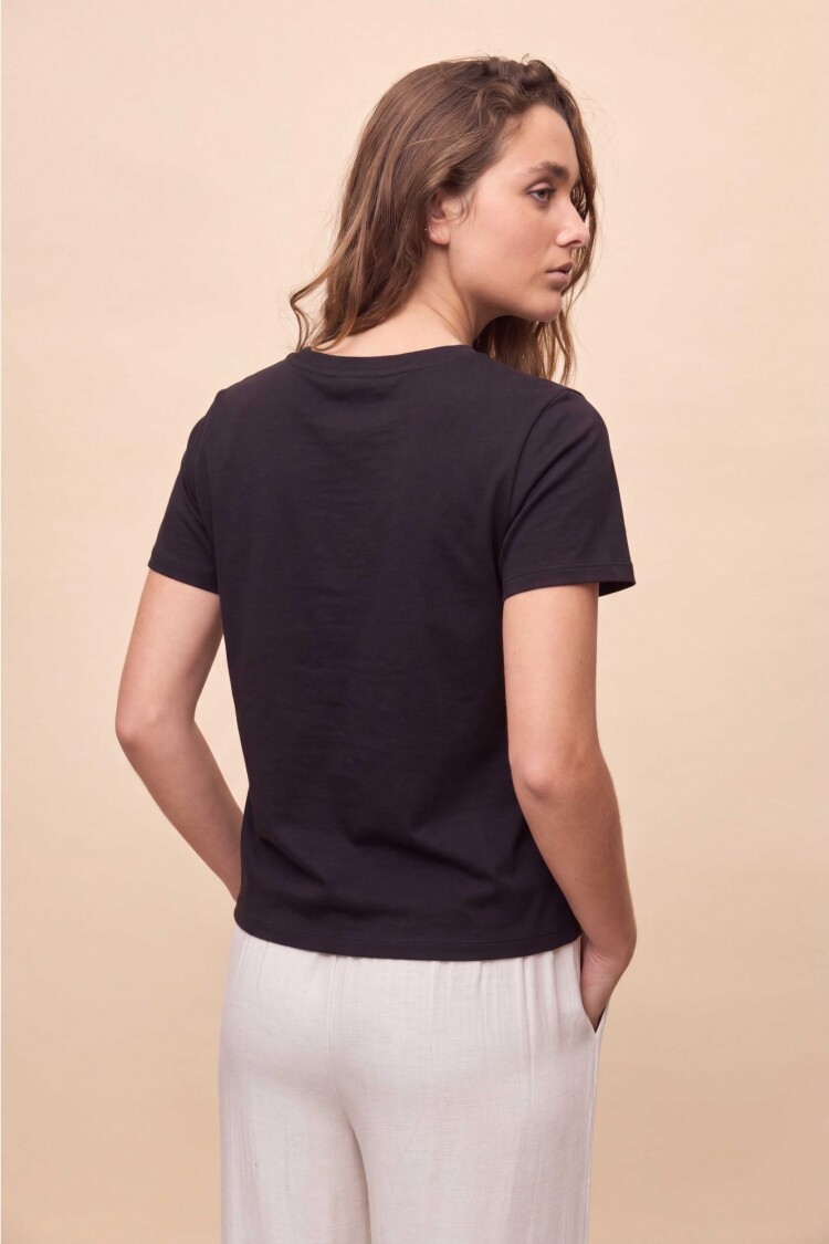 REMERA VACATION Negro