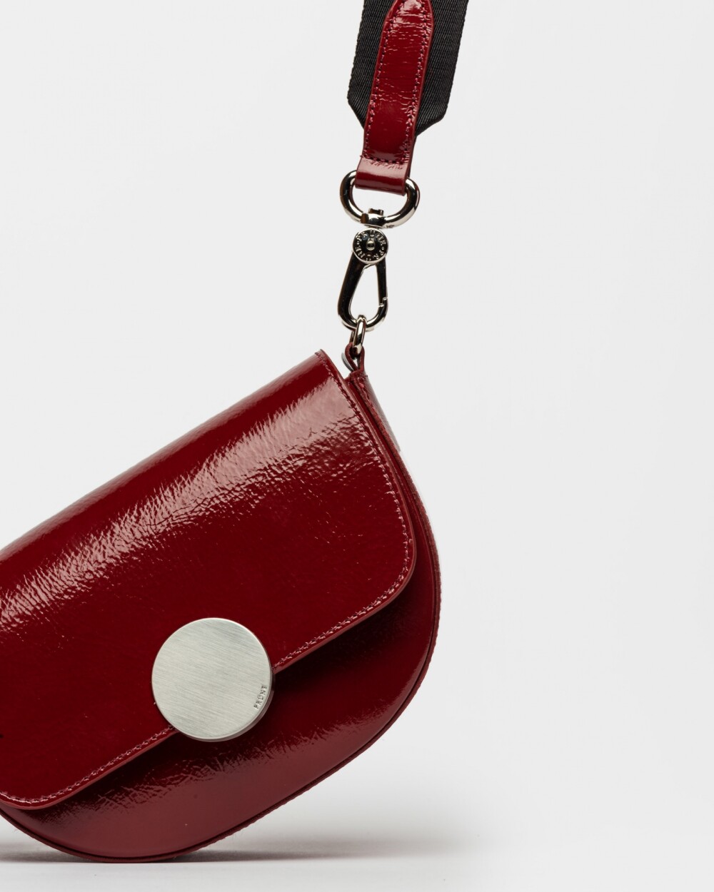 Mini Bag The Circle En Cuero Charol Arrugado Berry