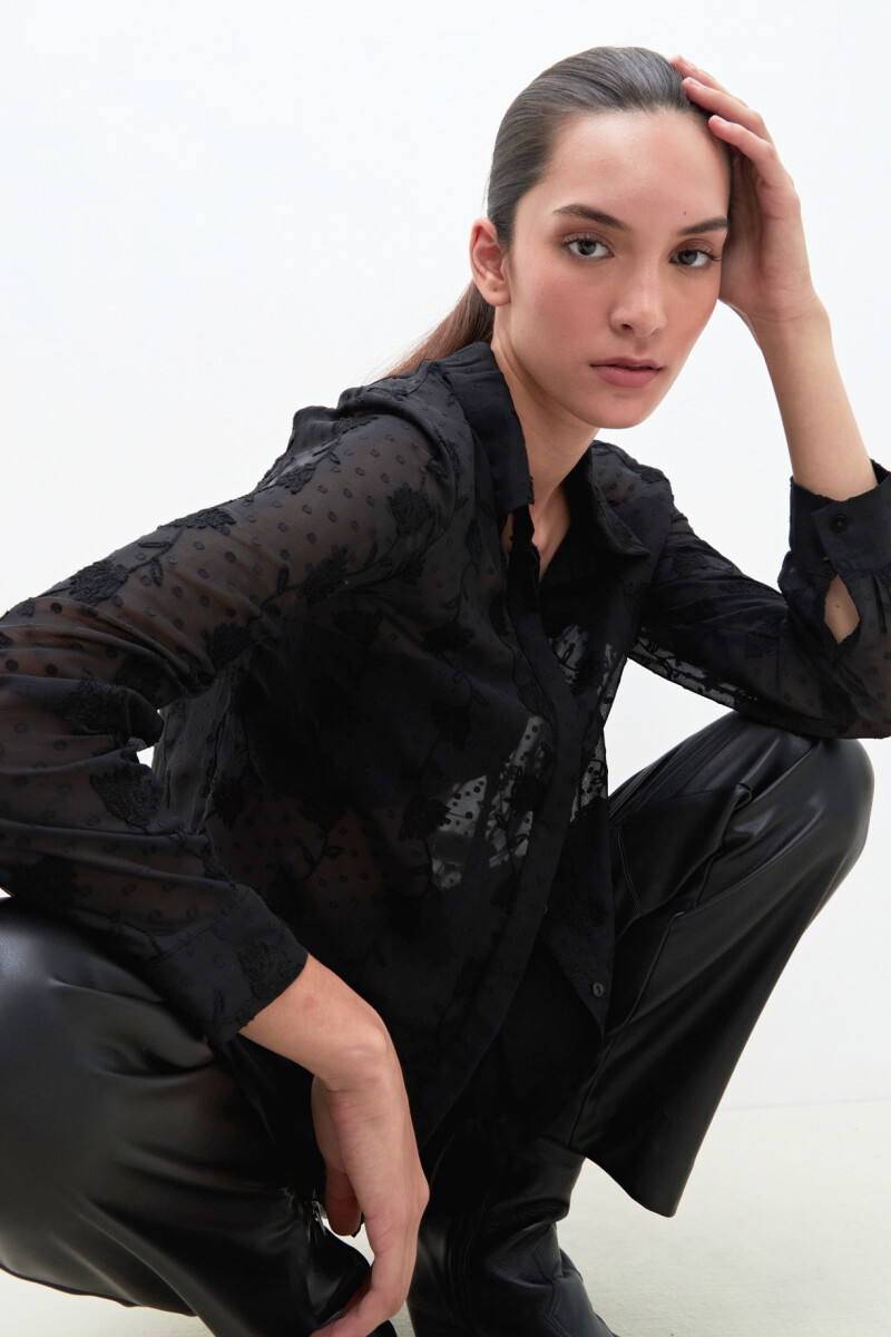 Camisa plumetti bordado floral - negro 
