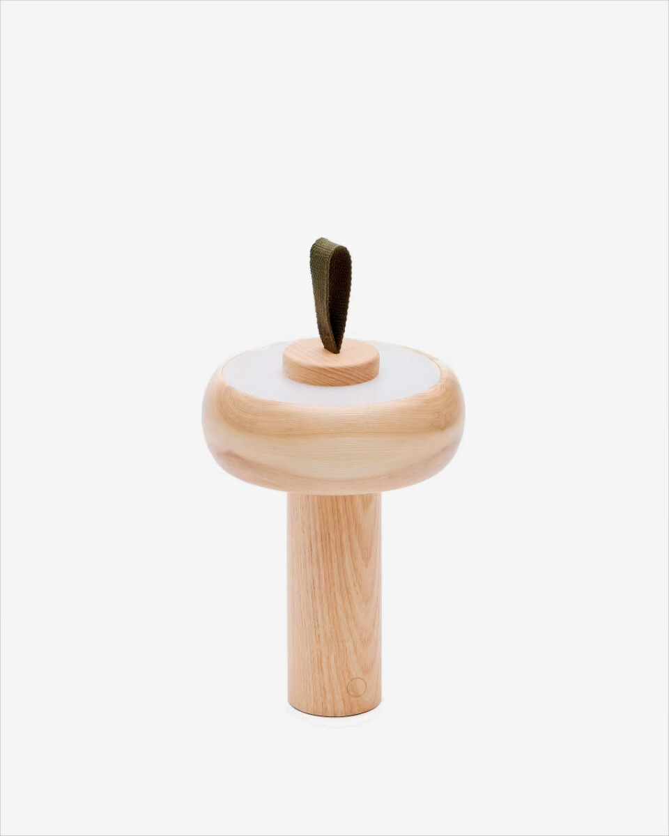 Lámpara de mesa portátil Luba de madera maciza de fresno y asa de algodón verde 