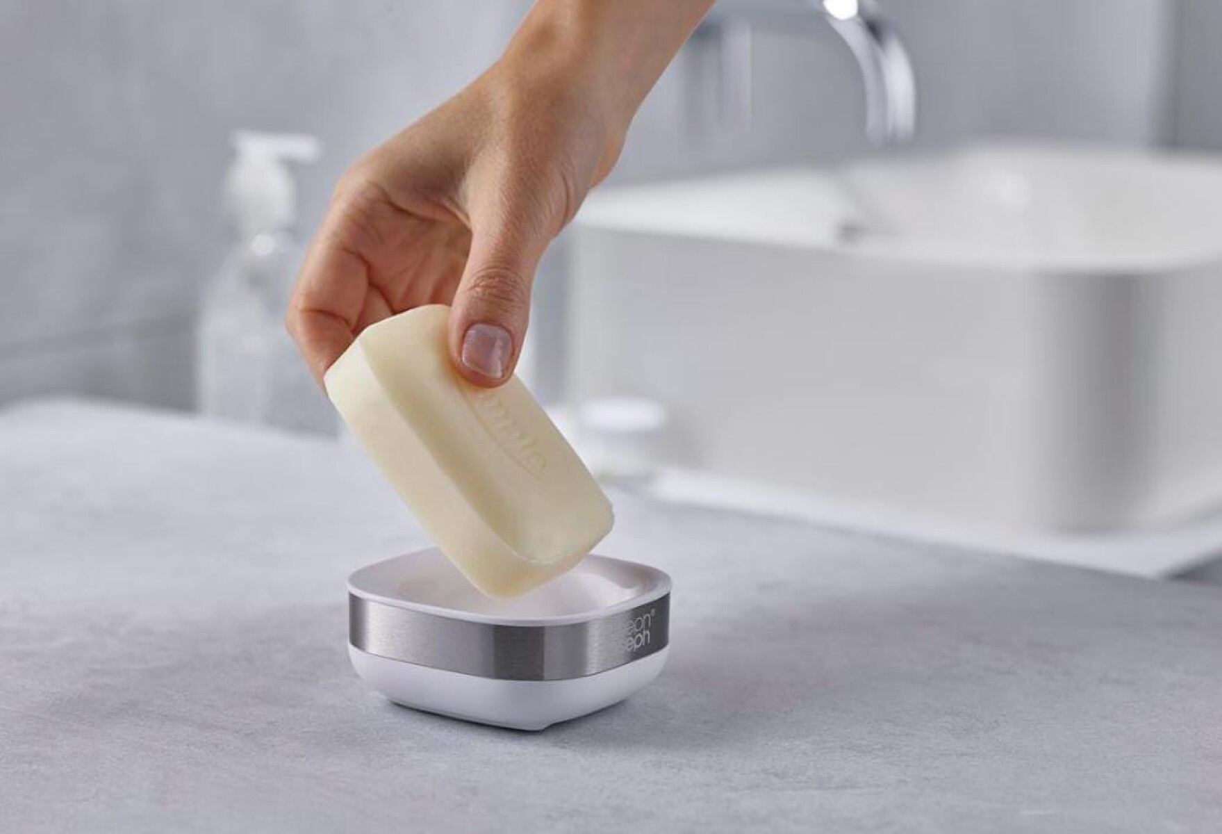 Jabonera compacta blanca Joseph Joseph 