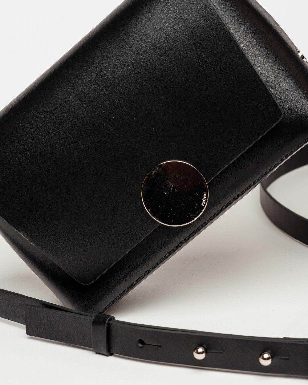 Bandolera Oasis en cuero vaquita Negro