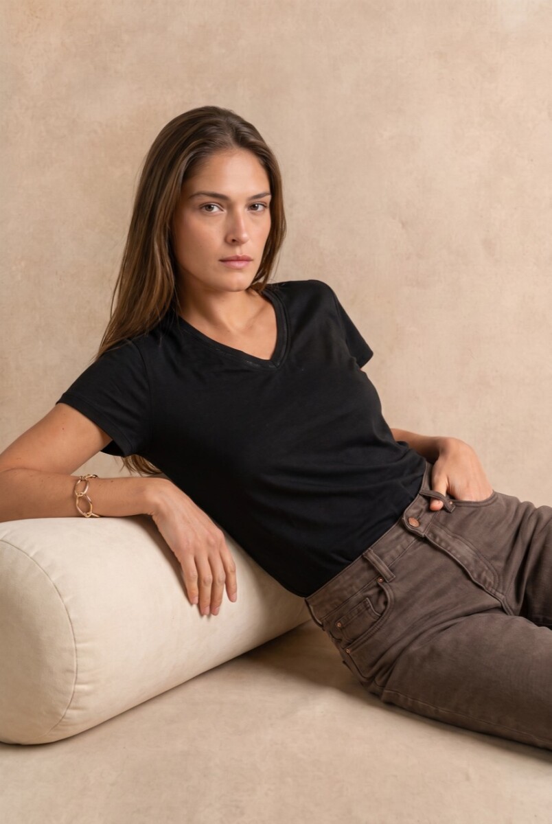 Remera Escote V Algodón - Negro 