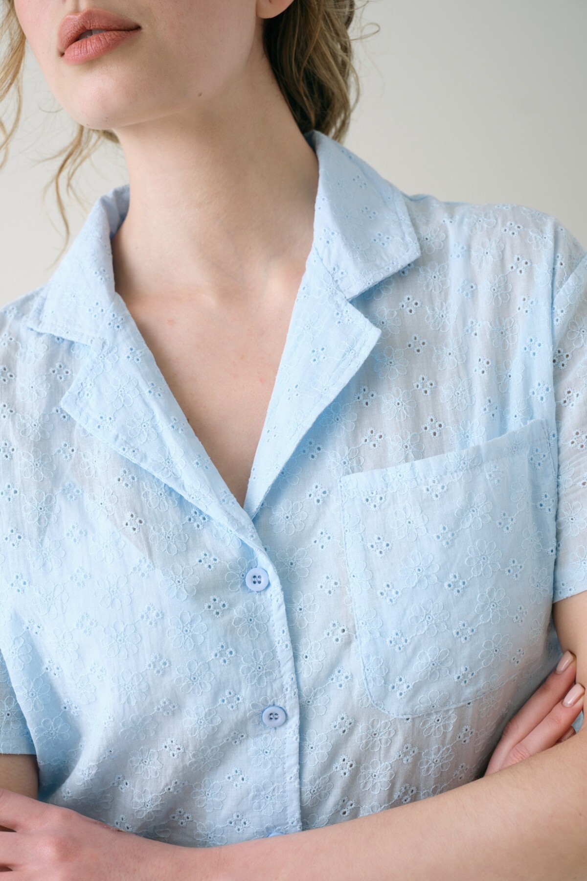 Camisa Manga Corta Broderie Celeste