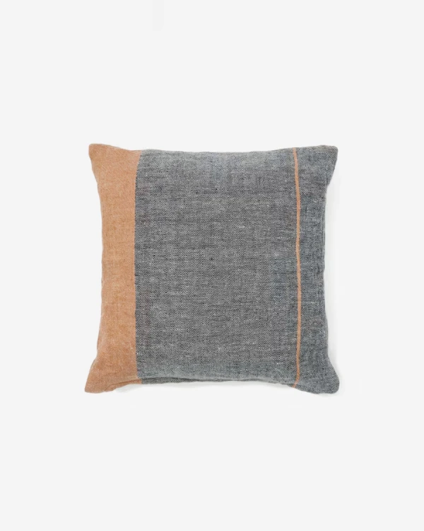 Almohadón Eiko 100% de lino gris con rayas verticales terracota 50 x 50 cm
