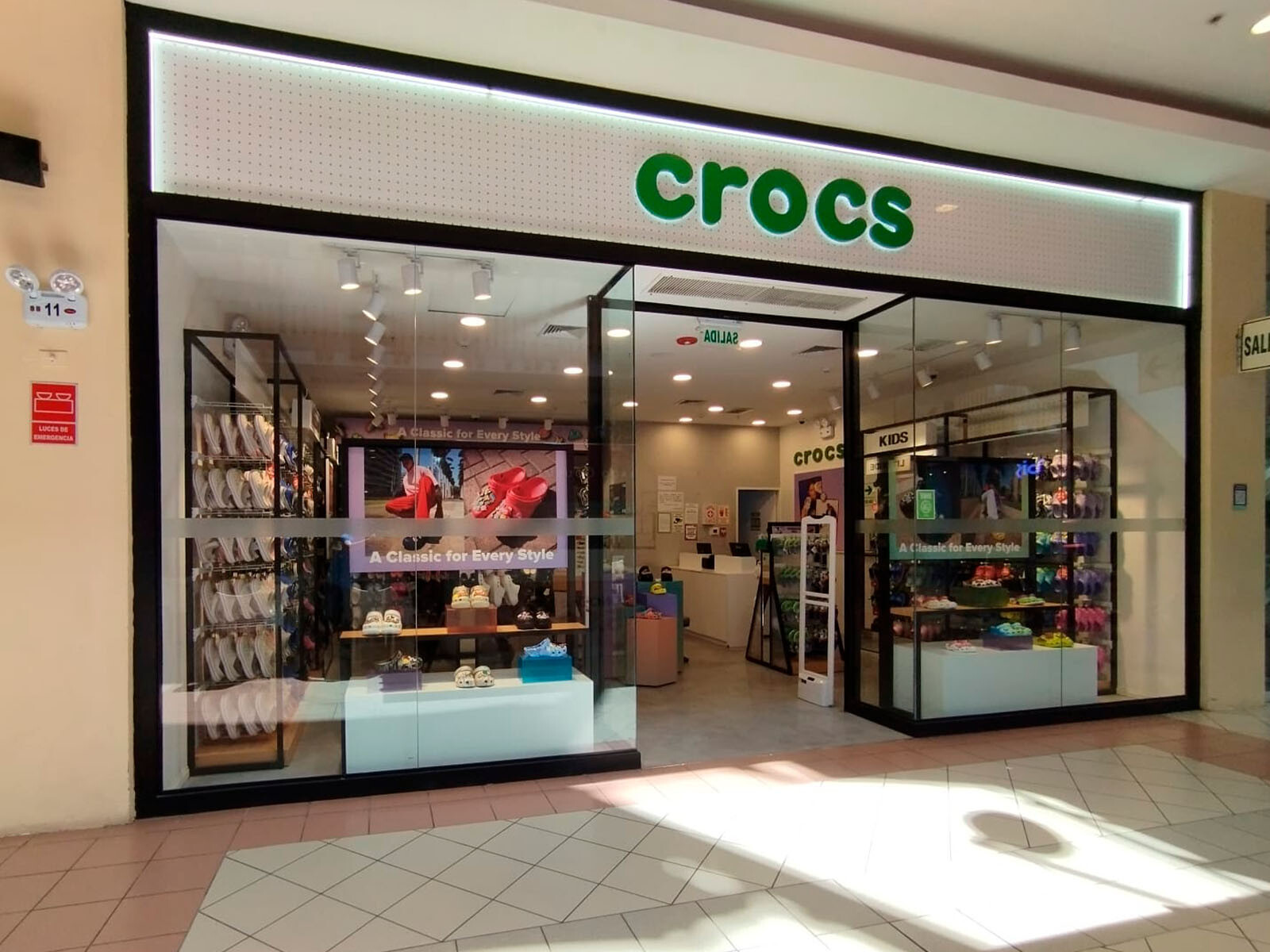 Crocs - MegaPlaza Chimbote