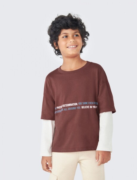 CAMISETA INFANTIL MODELO OVERSIZE CON ESTAMPA BORDO