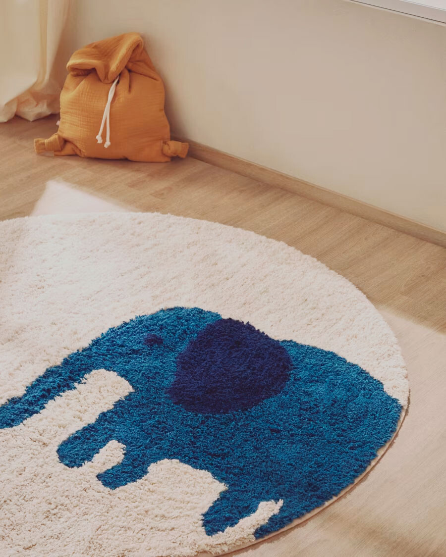 Alfombra redonda Tandani de algodón beige con elefante azul Ø 100 cm