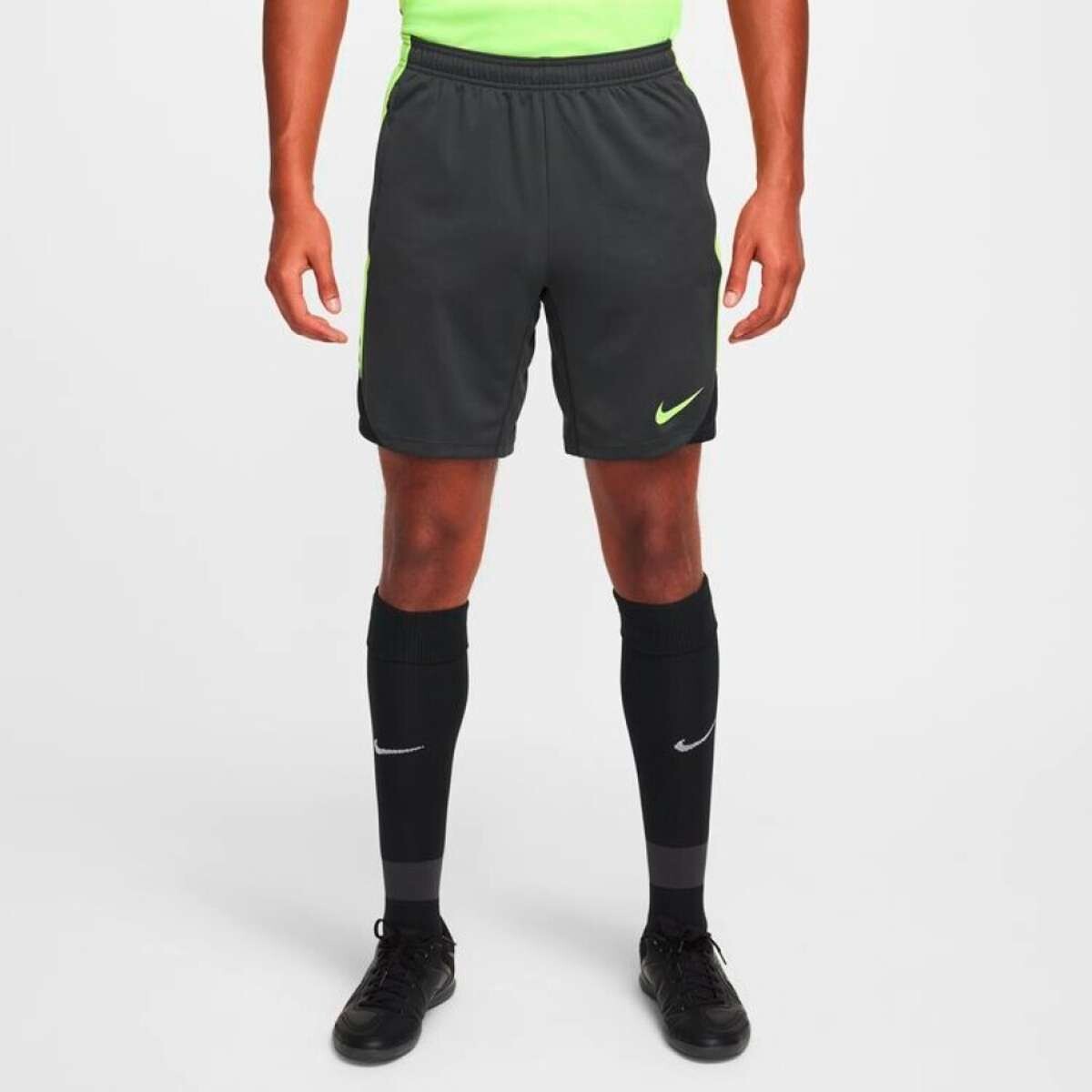 Short Nike Strike de Hombre - Negro 