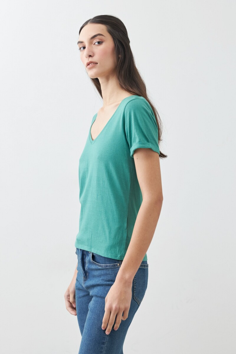 Remera escote en V verde