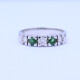Anillo medio sin fin oro 18k blanco con esmeraldas y brillantes. Anillo medio sin fin oro 18k blanco con esmeraldas y brillantes.