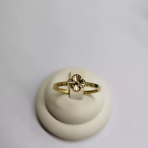 Anillo Flor al centro. Oro 10kt Anillo Flor al centro. Oro 10kt