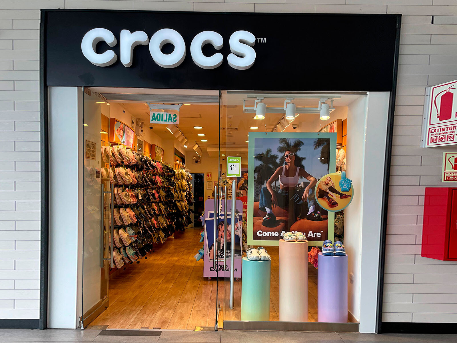 Crocs - Larcomar