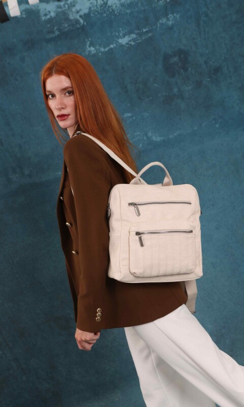 MOCHILA CLAVEL MANTECA