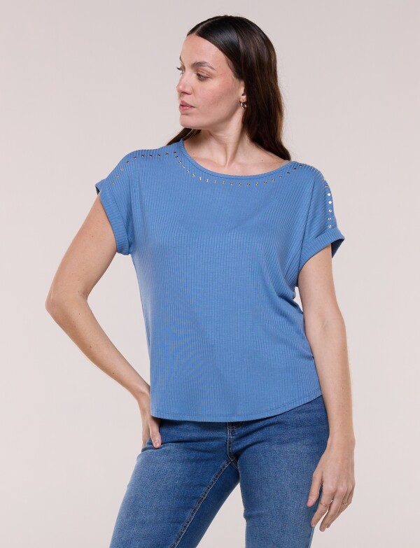 Remera Escote Con Tachas Metálicas CELESTE OSCURO